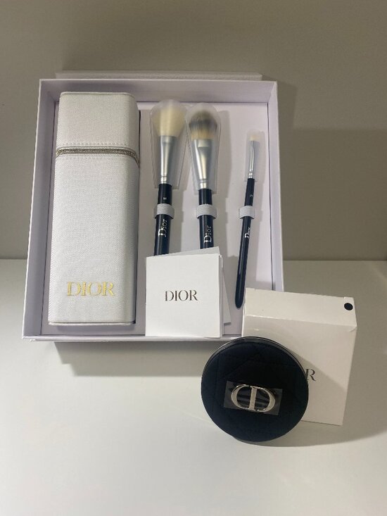 Dior Other - NWT NIB Dior Beauty Bundle (Makeup brushes with case and Mirror)